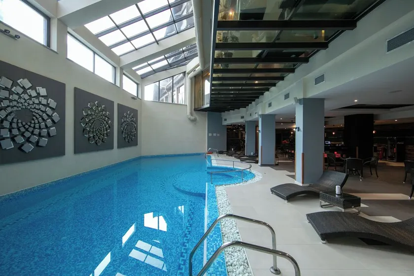 Hotel Iceberg - Image 1