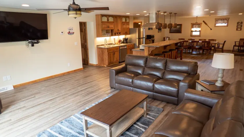 Falls Overlook Lodge - Family Friendly Lodge Near Trails & Fallingwater - Image 1