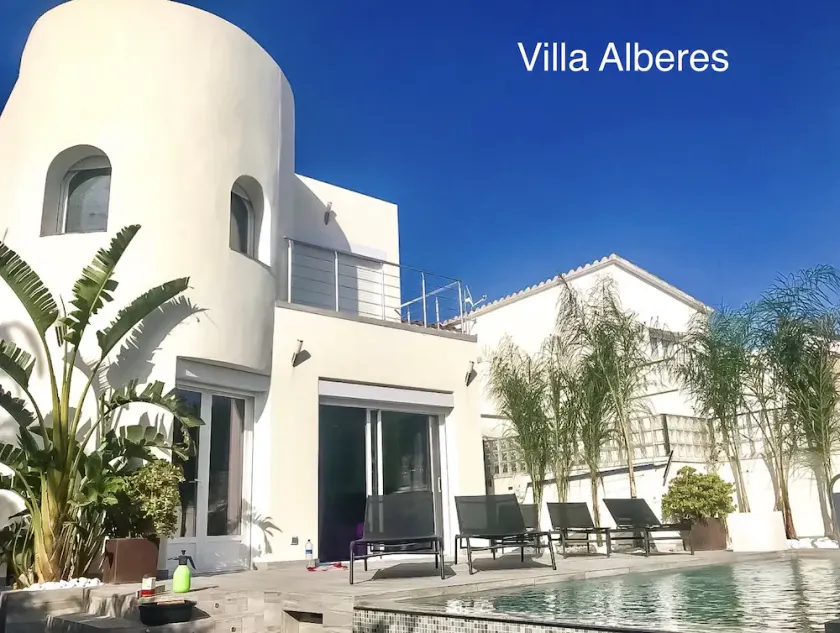 Vacker villa med uppvärmd pool, jacuzzi och wifi - Image 1