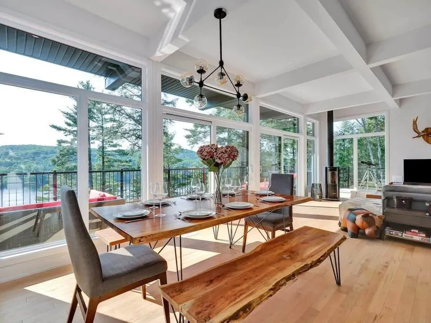 The Eyrie: Sweeping views waterfront sunlit escape - Image 1
