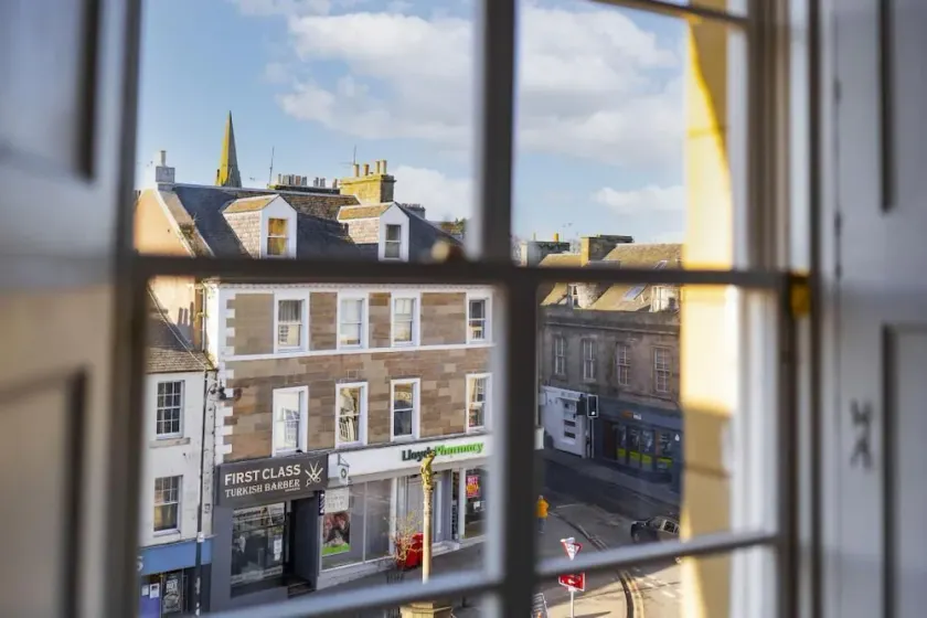 Newly renovated 3-bedroom townhouse in Cupar town centre - Image 1