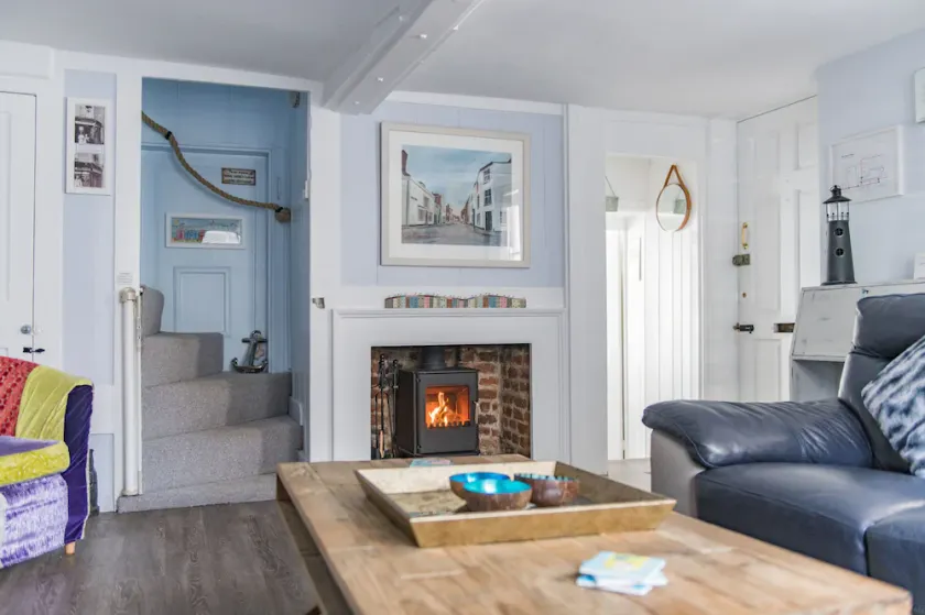 A gorgeous, dog Friendly, 3 bedroom seaside holiday home in the centre of Deal - Image 1