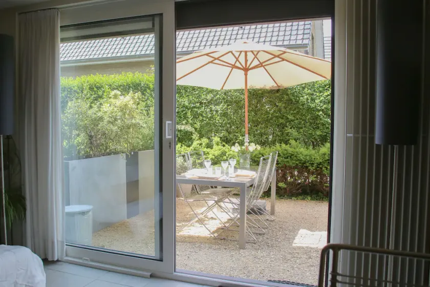 Design vacation studio, close to the sea with private garden, parking and bicycle storage - Image 1