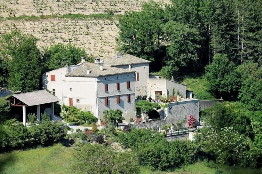Charming gîte with swimming pool in a house full of character - Image 1