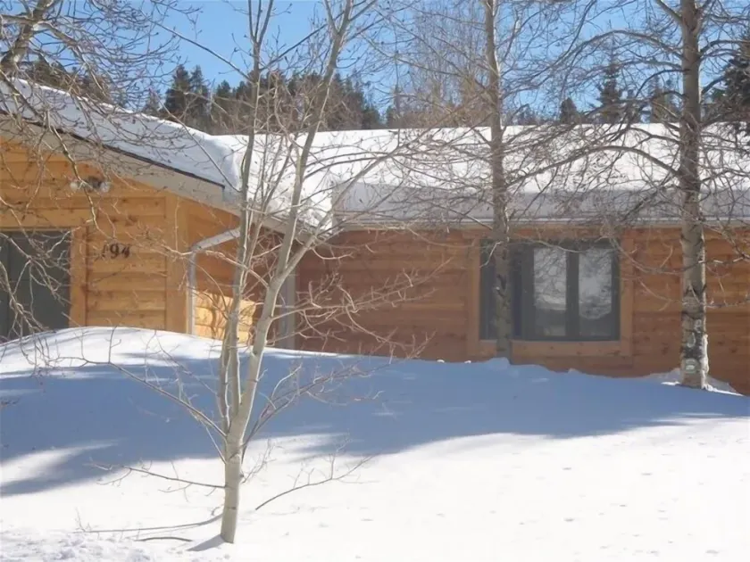 3 chambres, très bien situé, un bain à remous privé, près des pistes de domaine - Image 1