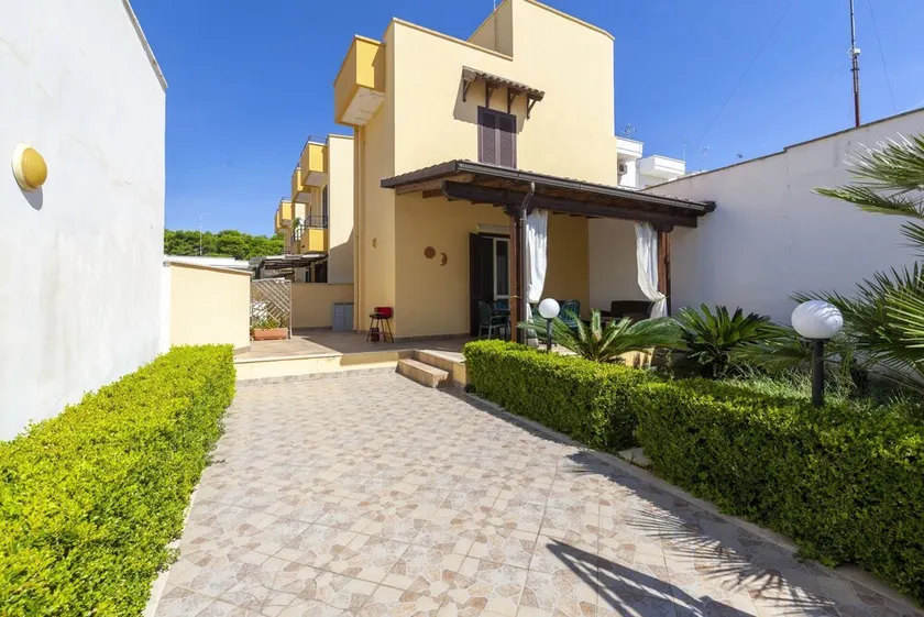 Comfortable villa a few meters from the sea of ​​Porto Cesareo with garden, equipped veranda and BBQ - Image 1