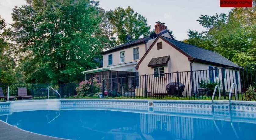 A European styled retreat on Marylands Eastern Shore with Private pool - Image 1