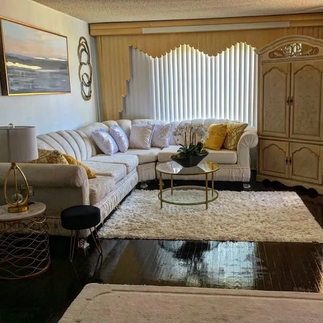 Beautiful private residence in quiet neighborhood. 5 mins. from SoFi Stadium - Image 1