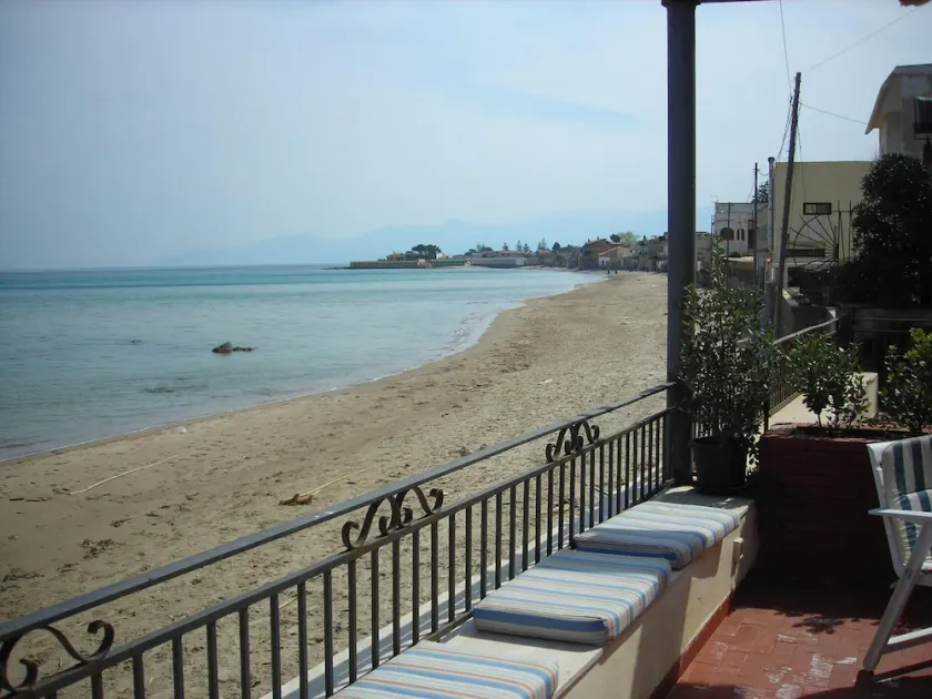 Strandvilla med terrasse, 6 til 12 sovepladser - Image 1