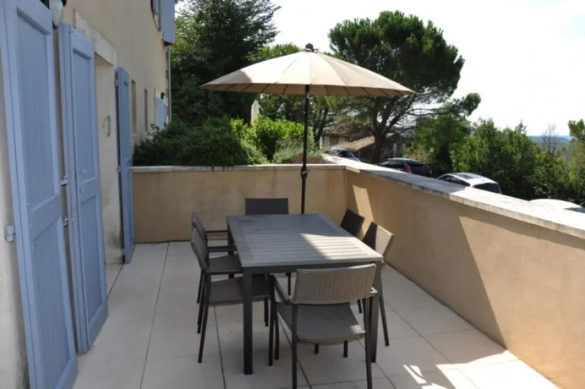Moderne lejlighed med en dejlig terrasse med udsigt over Mont Ventoux - Image 1
