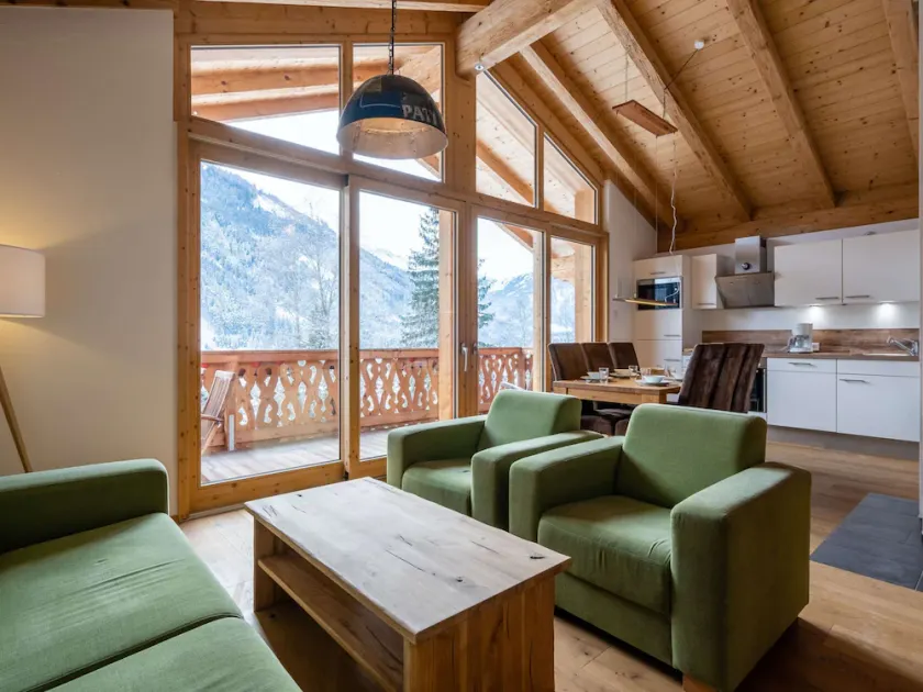 Quaint Chalet in Wald im Pinzgau with Garden near Ski Slopes - Image 1