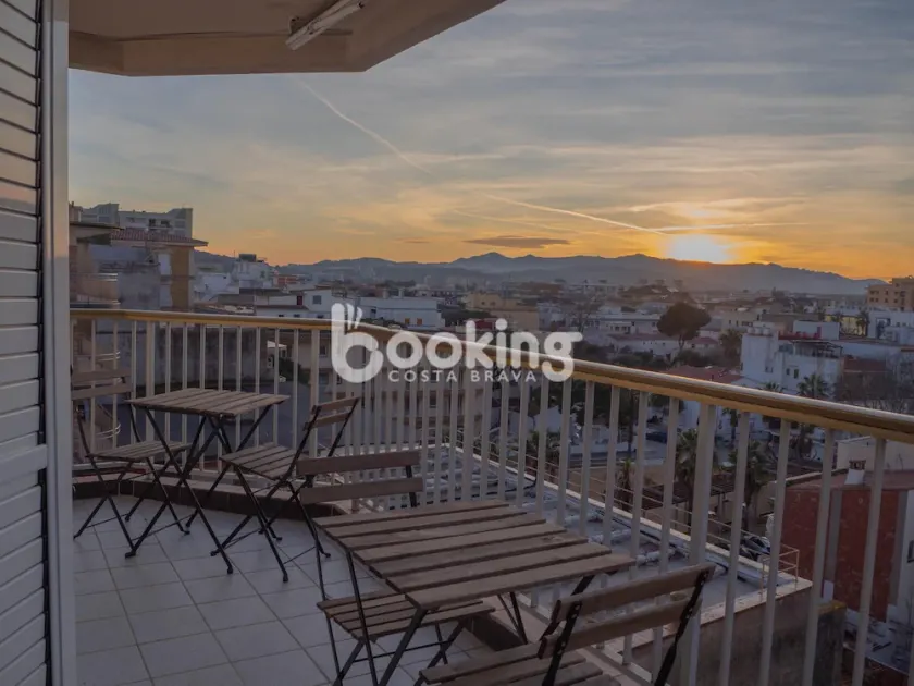 APPARTEMENT AU CENTRE EN ÉDIFICE EN PREMIÈRE LIGNE AVEC VUE SUR LA VALLÉE D'ARO - Image 1