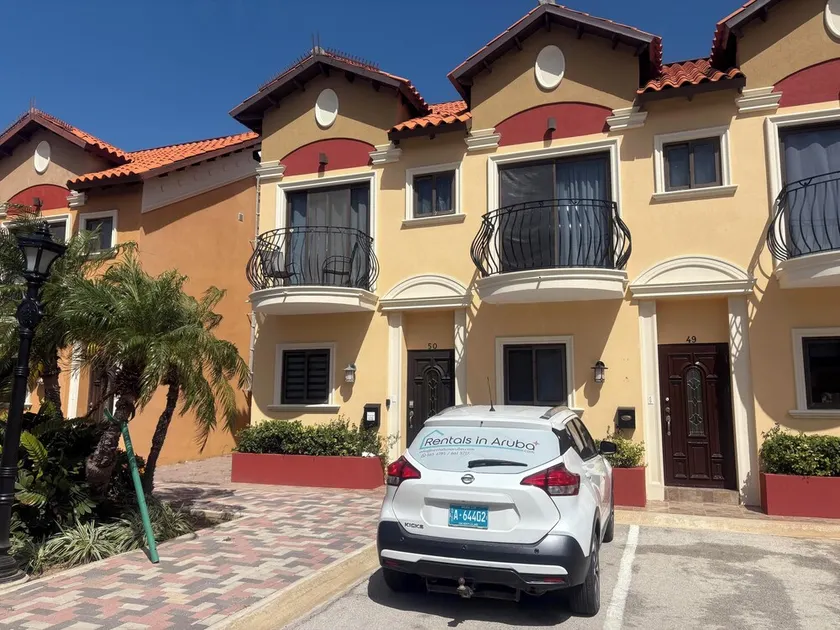 End Unit Townhouse in Gold Coast, Sleeps 6 Perfect for a family stay! - Image 1