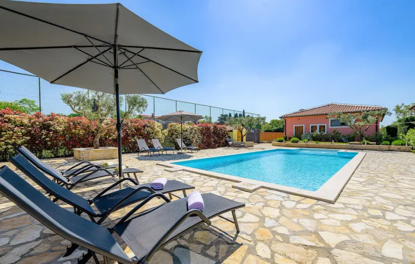 Amazing Home In Smoljanci - Image 1