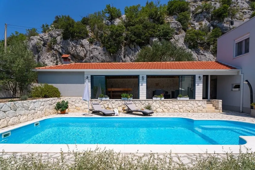 Privater Pool 3,5 x 8,6 m, überdachter Essbereich im Freien, kostenloses WLAN, voll - klimatisiert - Image 1