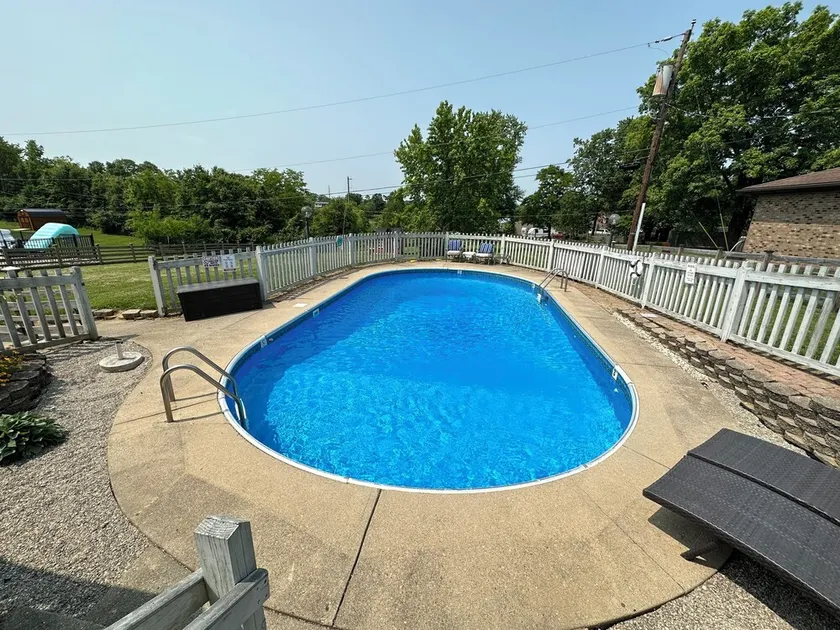 POOL house with FENCED Yard for Pets, by the ARK Encounter, Airport, Cincinnati - Image 1