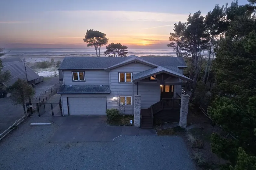 Breathtaking Beach Views, Pet Friendly, Huge Deck w/ Hot Tub, Private Fire-Pit, Steps From Ocean - Image 1