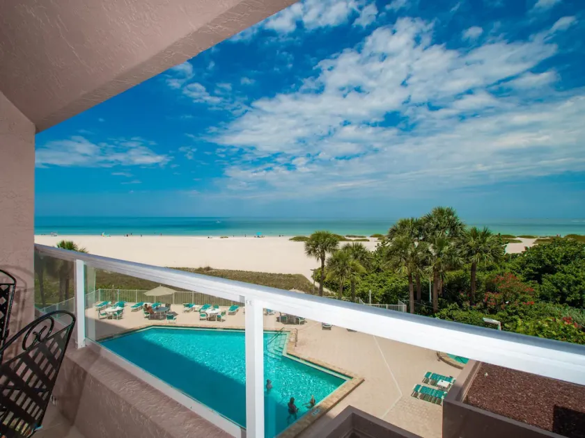 Crescent Beach Club 3B Beachfront Views of the Gulf - Image 1