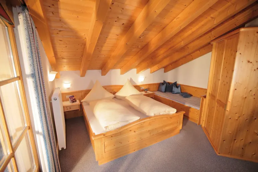 Ferienwohnung 2, helle Mansardenwohnung mit wunderschönem Bergpanorama - Image 1