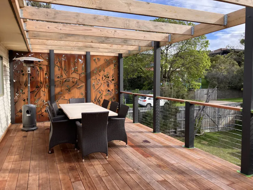 Tranquil holiday rental with all amenities. Near the bay beach and shops. - Image 1