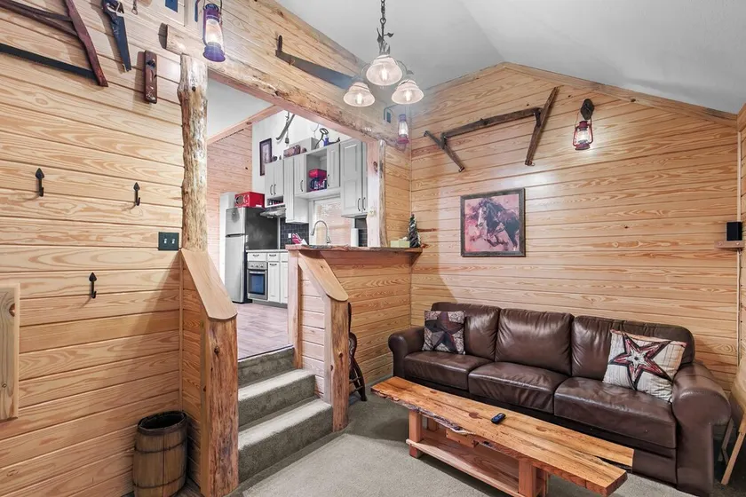 Cozy Apt w/Master BR + 2 Bed Kids Loft. Covered Parking/Deck/BBQ area & Firepit - Image 1