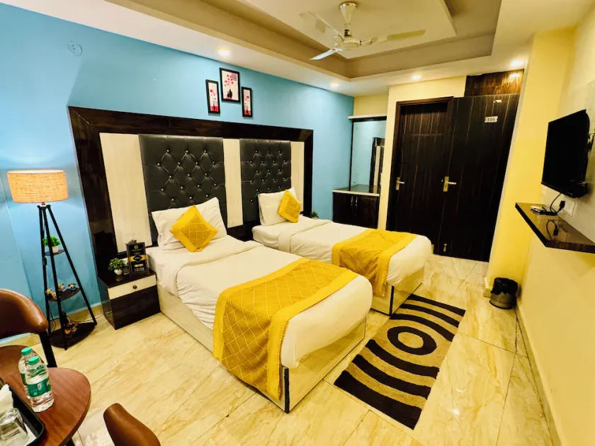 Airport Hotel Shivaka Inn - Image 1