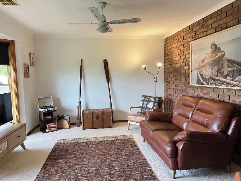 The Salty Dog BnB- WiFi - Pet friendly - Light breakfast supplied - Netflix Supplied - Image 1