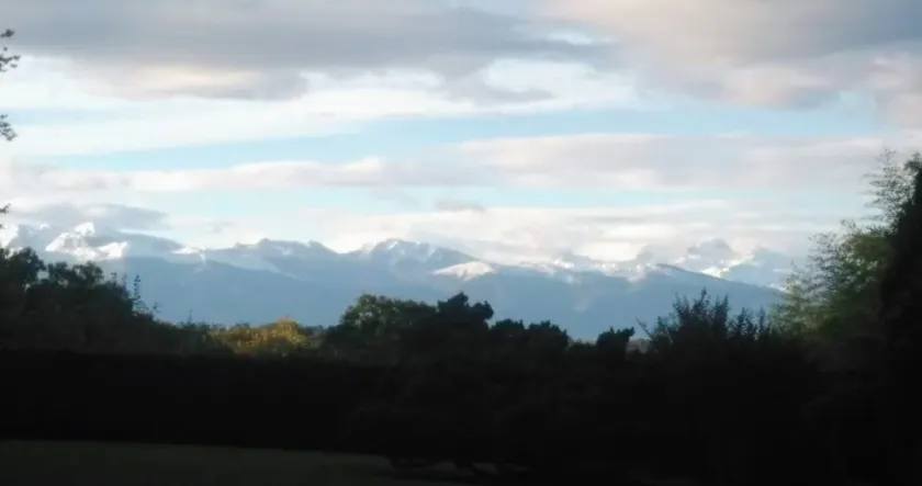 Jurançon-Loue: Villa with Pool and Views of the Pyrenees (sleeps 11) - Image 1