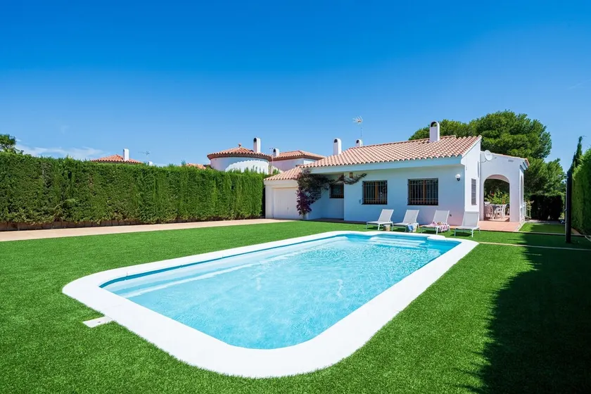 Chalet a pie Cala Forn con piscina - Image 1