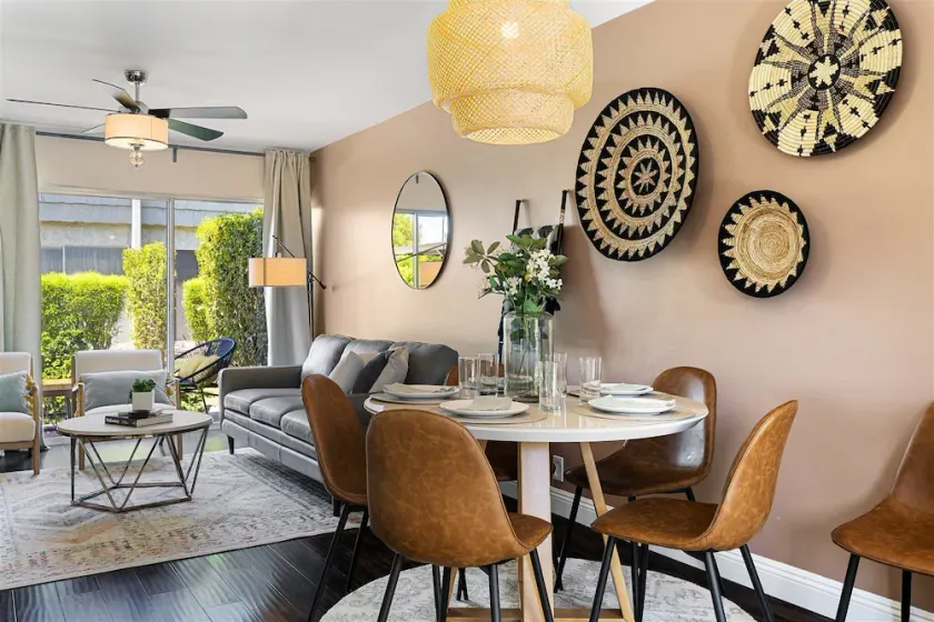 Scott Place - Amazing location, heated pool, vibrant space awaits! - Image 1