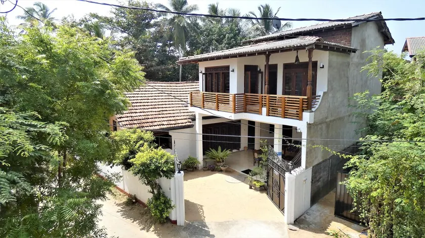 large apartment with balcony 100 m to the beach in Hikkaduwa - Sri Lank - Image 1