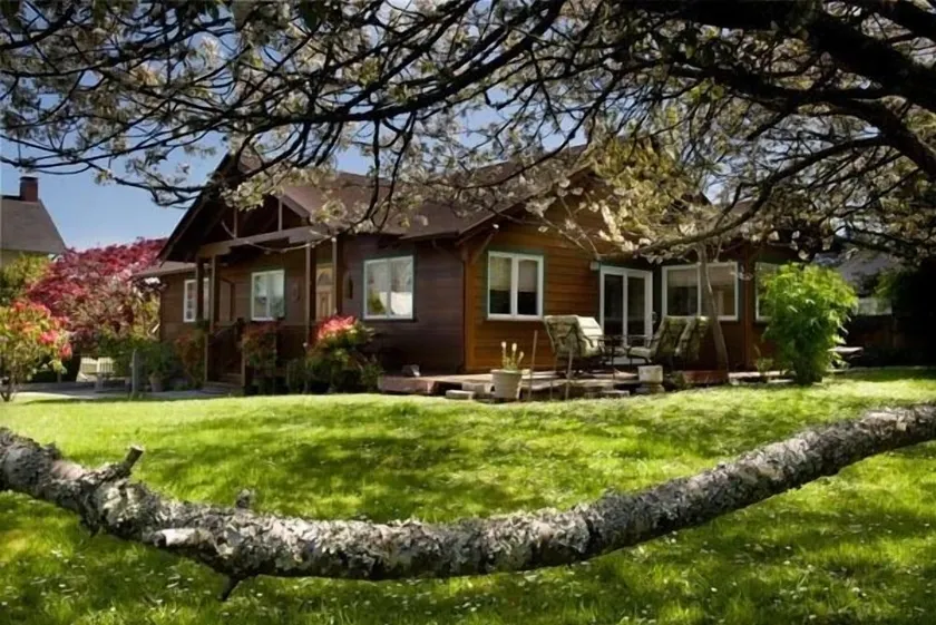 Francis Street Vacation Home.  Ferndale, California - Image 1