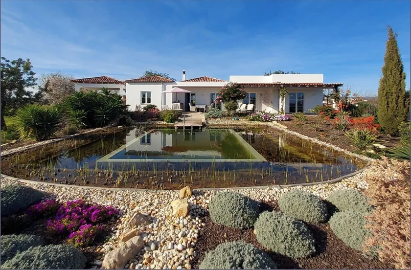 Luxurious vacation home with a natural pool and ocean views - Image 1