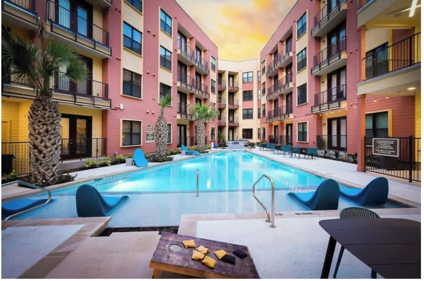 Stylish 2BR w Pool,Gym,Prking-Near Rvrwalk & Dome - Image 1