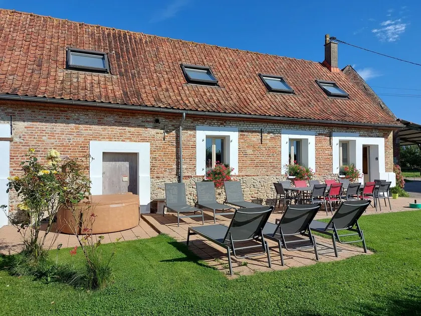 Grand gîte chaleureux de 12 personnes, idéal pour des séjours en famille - Image 1