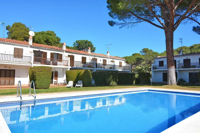 Gardernia: House for holiday rental with community garden and pool - Image 1