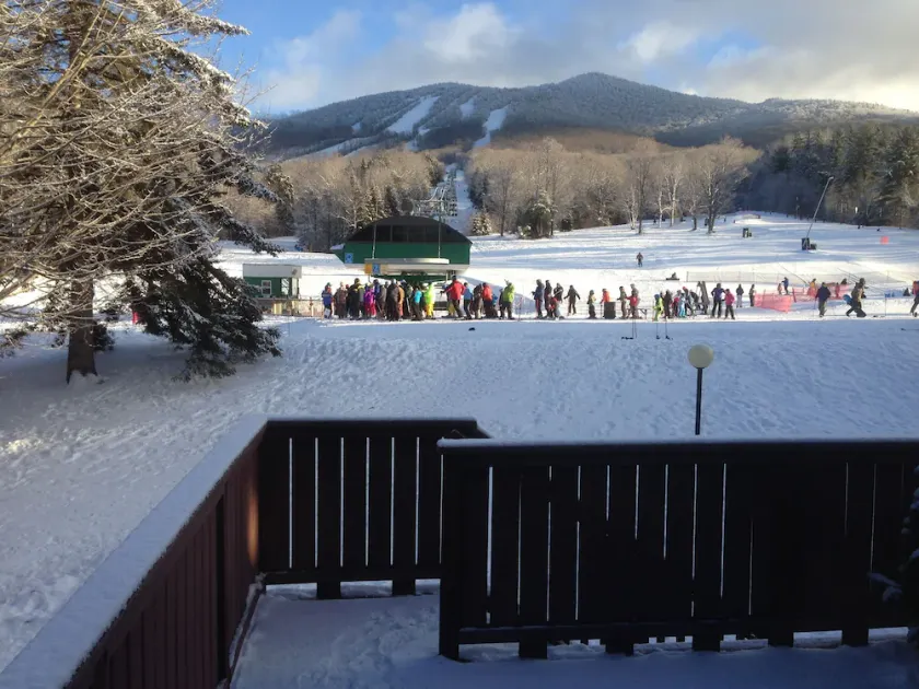 Ski In Ski Out Geräumige Familienwohnung, nur wenige Schritte vom Lift und der Base Lodge entfernt - Image 1