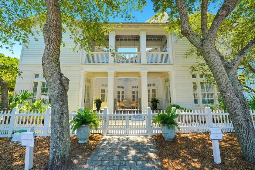 Three Kings in Seaside! 6 Bedroom Home, Sleeps 12! + 2 Adult Bikes! - Image 1