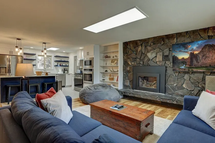 Wonderful Updated Single Level Retreat w/ Backyard Oasis, Pet Friendly, A/C, Hot Tub, Private Patio - Image 1