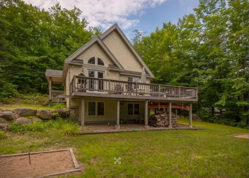 Walk to pond / playground in pet friendly chalet while enjoying mountain views - Image 1