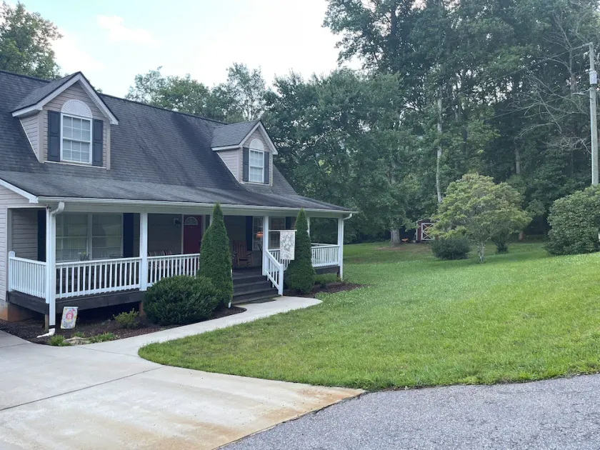Creekside Getaway - Image 1