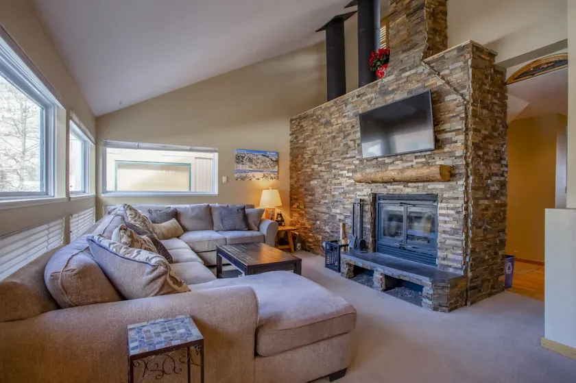 Charming Vail Condo, Hot Tub, Village Bus, Top Floor with Amazing Views. - Image 1