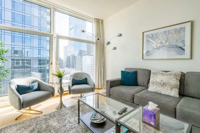 Walk to everything: Pike Place Penthouse, Seattle - Image 1