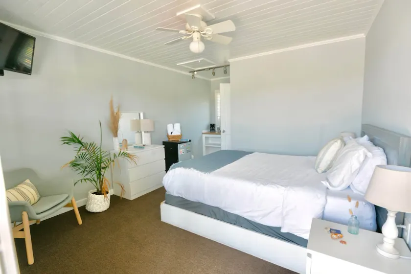 Queen Room | 8 | No Pets - Image 1