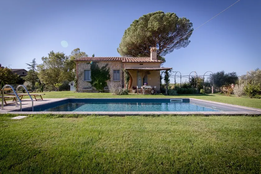 Maison de campagne à la saveur country, piscine privée et pergola romantique - Image 1