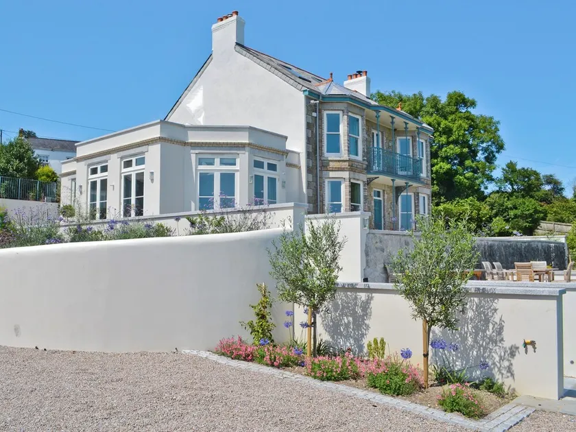 8 bedroom accommodation in Porthpean, near Charlestown - Image 1