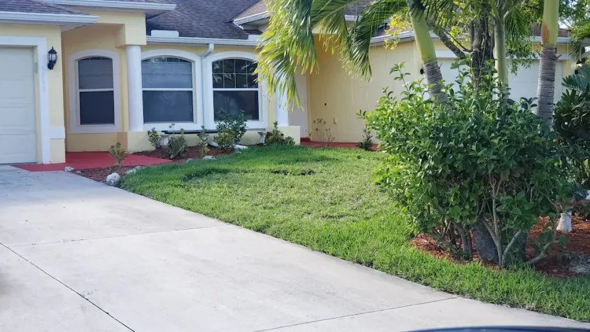 The entire house , nice and cozy 3beds/2baths - Image 1