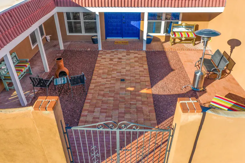 Pet-friendly house 35 minutes from ABQ airport;  45 minutes to Santa Fe; Artsy  - Image 1