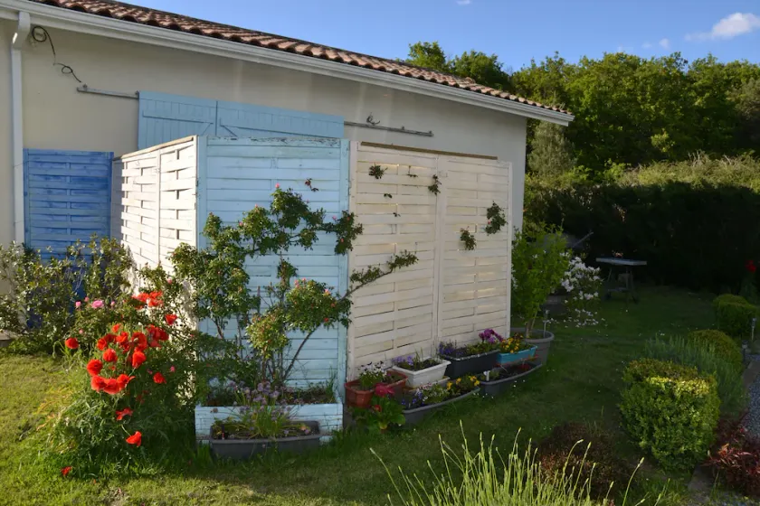 Bedenac (3km from RN10) between Bordeaux and Jonzac Joli T1 bis - Image 1