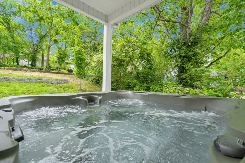 Short Walk to Downtown Branson & Branson Landing with Private Hot Tub & Free Tickets - Image 1
